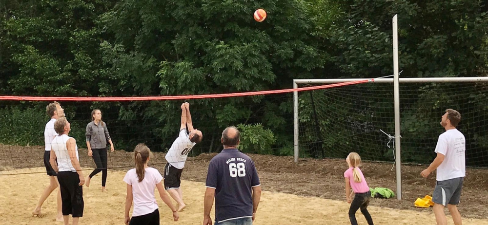 Eröffnung des Beachvolleyballplatzes in Hallenberg / Foto: Rita Maurer